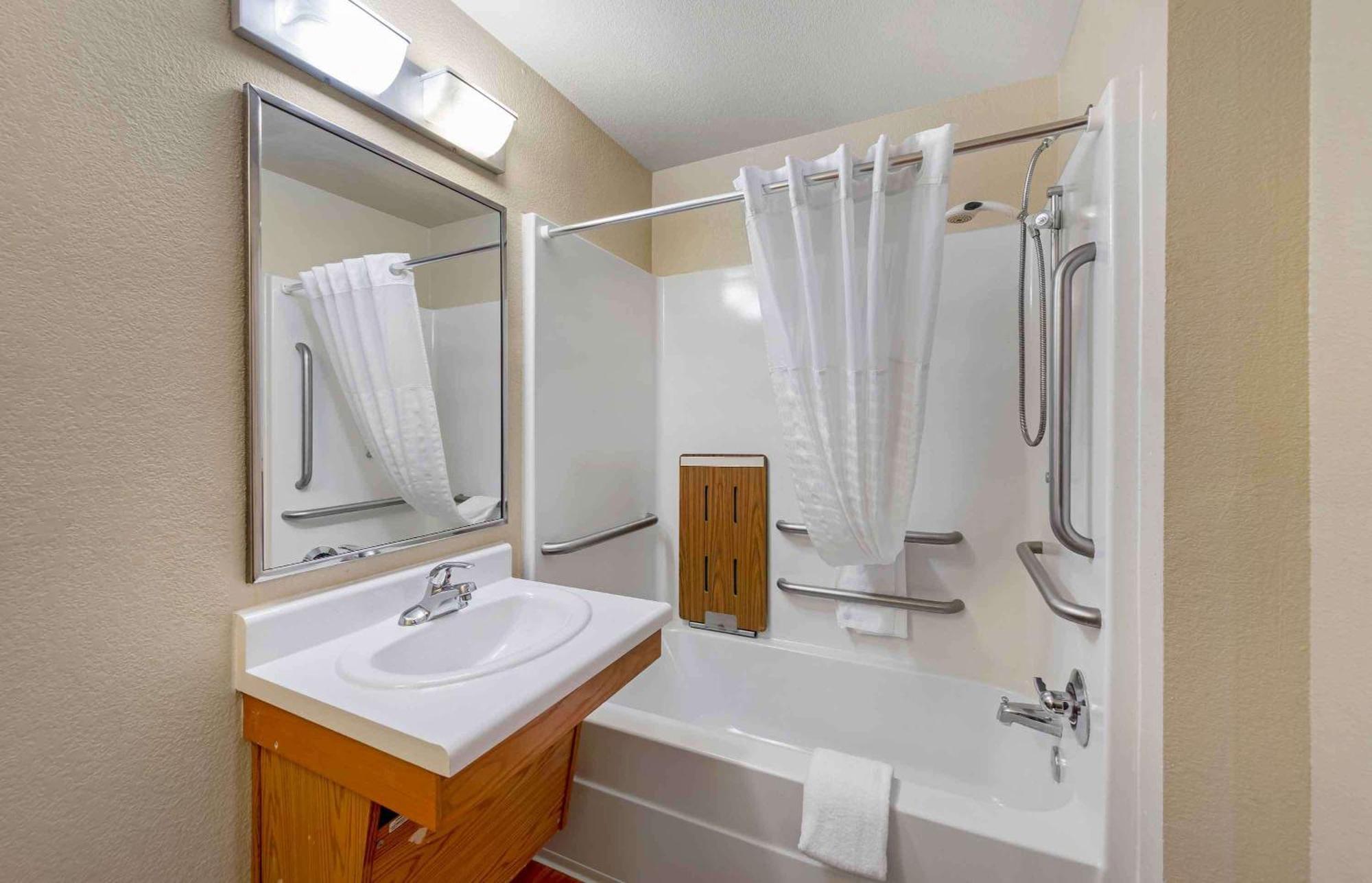 Extended Stay America Select Suites - Wichita - Airport מראה חיצוני תמונה