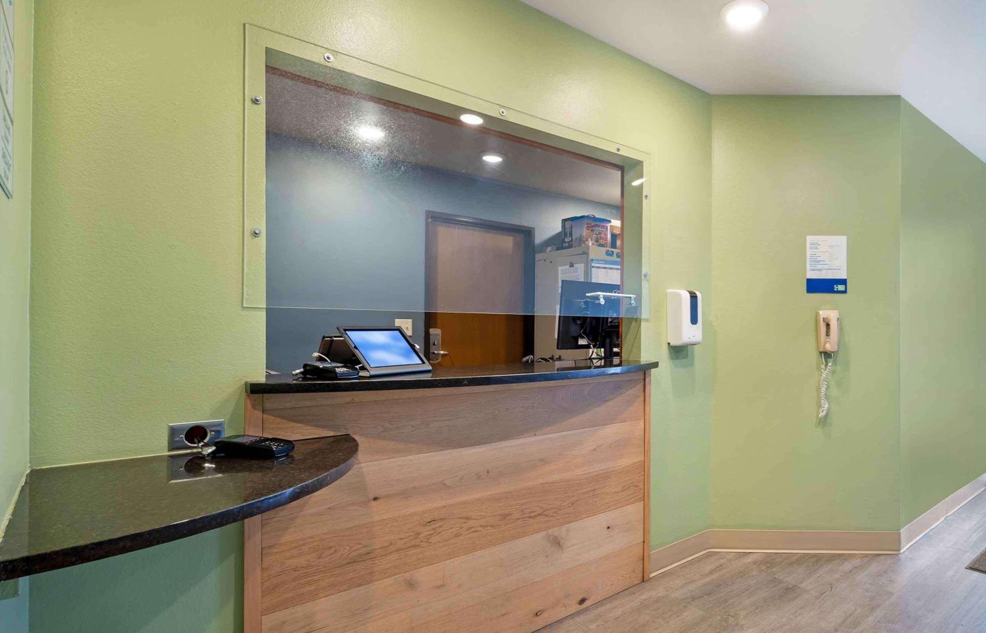 Extended Stay America Select Suites - Wichita - Airport מראה חיצוני תמונה